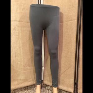 NWOT - Charlotte Russe Women Seamless Gray Leggings - SZ - Small